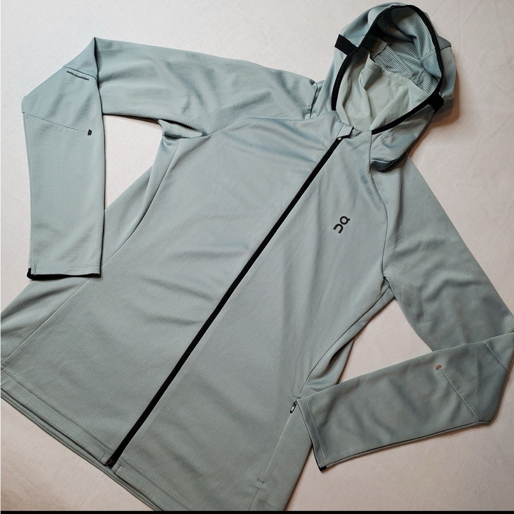On Running Men's Light Gray Performance Jacket